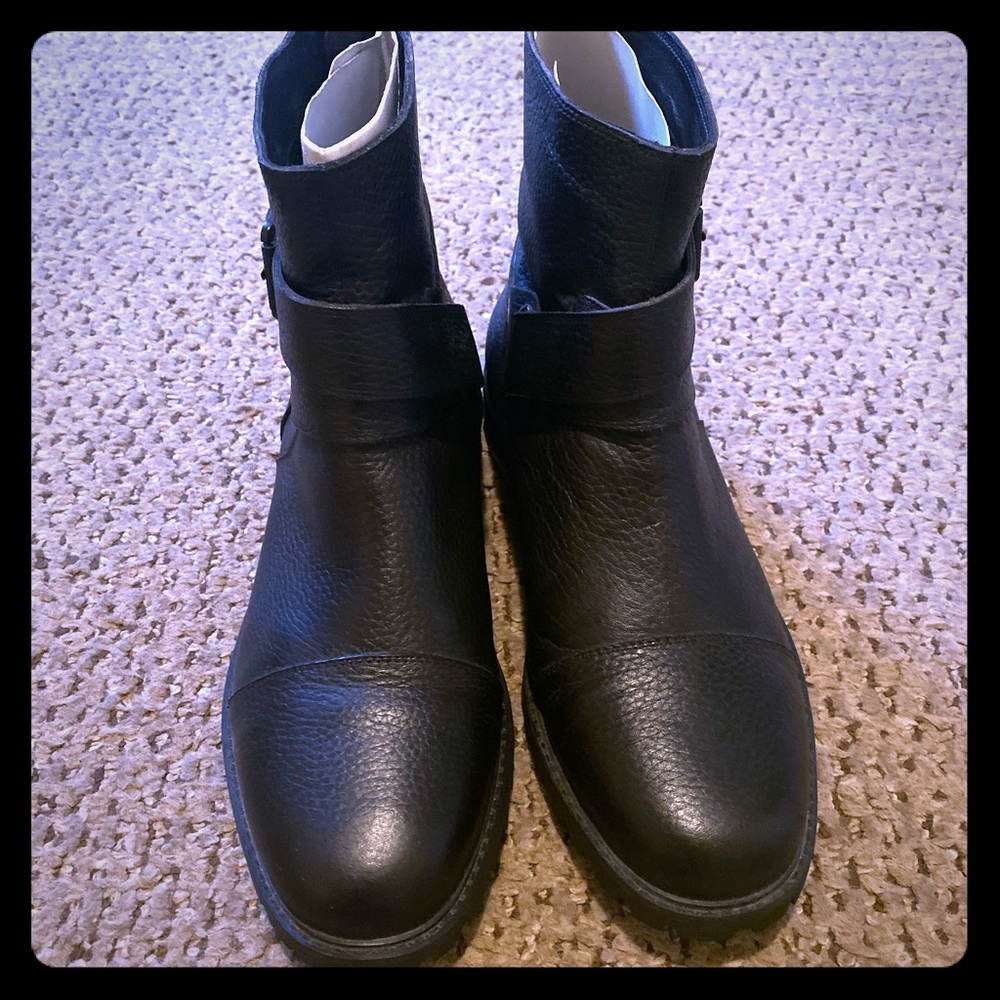 Express Casual Cap Toe Boot